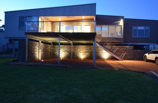 22 Lights - Water views, light and comfort. WiFi and Netflix included.