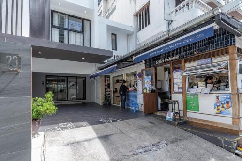 23 AVA at Saladaeng