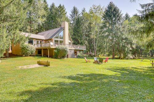 23 Mi to Mohican SP Group-Ready Lodge with Hot Tub