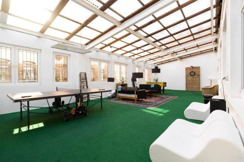 230 m2 Loft mit eigenem Wintergarten mit Tischtennis & Dart, kostenloser Parkplatz
