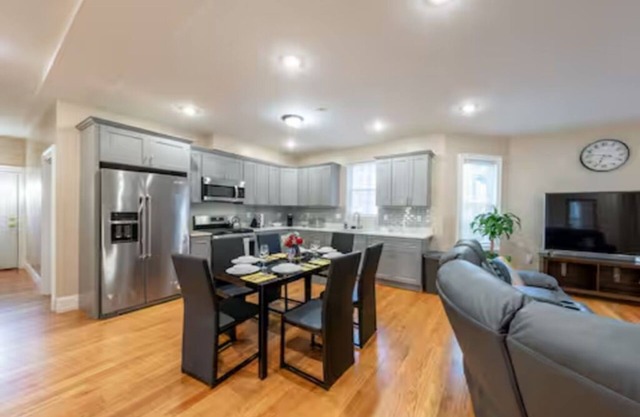 233/1 - 4BR Comfortable Apt near Franklin Park Zoo