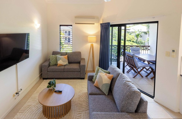 24 Freestyle Apartment with POOL VIEW