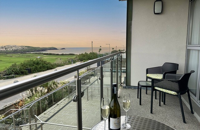24 Zinc Stunning ocean front boutique apartment