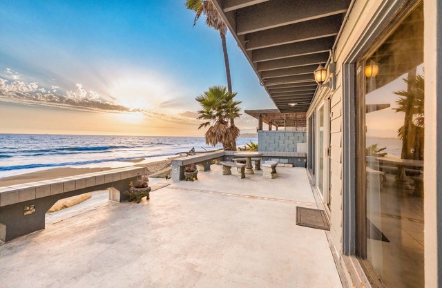 25%Off Oct 30-Nov 2 On The Sand Sunset Ocean Views