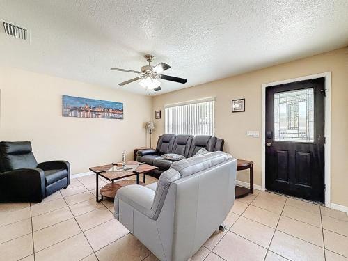 2737 Bel Aire Circle