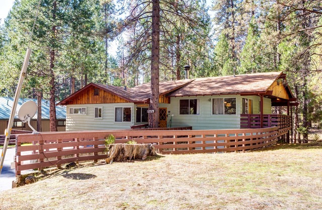 (27A) Pine Crest at The Redwoods In Yosemite