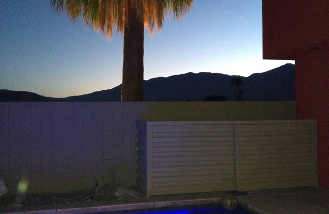 28 day min stay. Sleeps 10-Pool, Hot Tub, Guest casita, Parking, Walk To Town