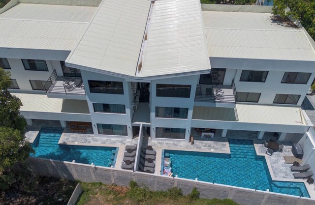 28 ROOM ALL-INCLUSIVE VIP MEGA LUXURY RESORT : 2 House Combo/Chef/Gym/Beach