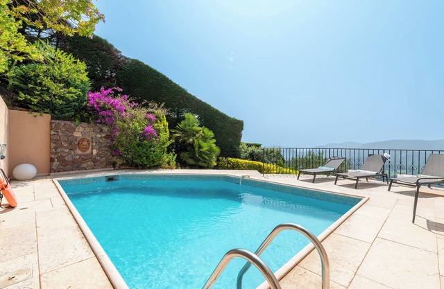 289m² Villa – 4 Br Pool & Sea View
