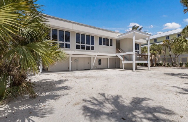 2973 Shore Ln - 4 Bedroom - Beachfront Home