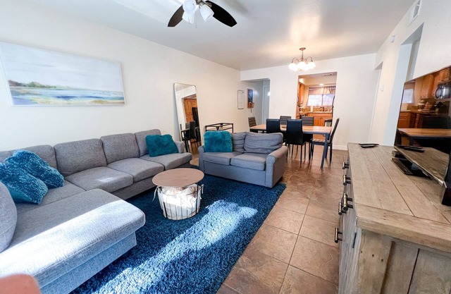 2B/2B Condo close to Campus