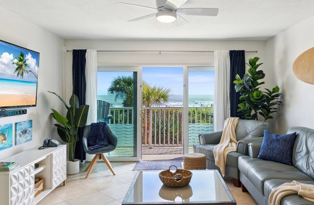 2BD/2BA Cocoa Beach Oceanfront, POOL & ALL Downtown!