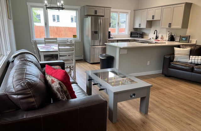 2BD/2BA Duplex – Sleeps 4–6, Direct Access to Coastal Trail & Westchester Lagoon