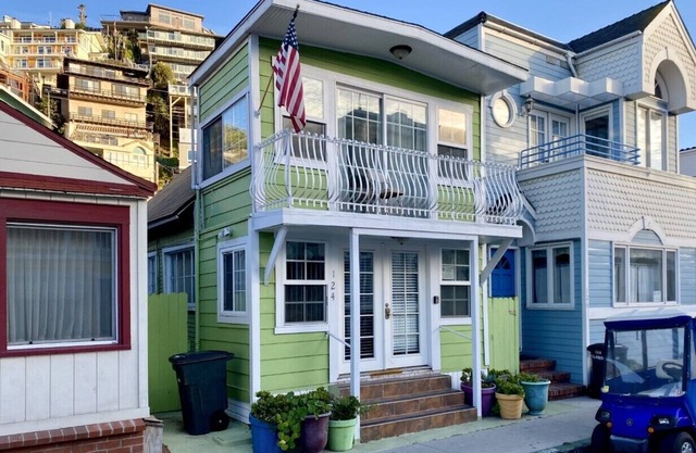 2BD Home, 1/2 Block to the Beach, A/C, Pet Friendly, WIFI. - 124 Claressa Ave