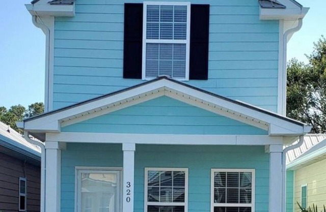2BR/2BA Beachside Breeze Cottage! Walk to Beach! Full kitchen!