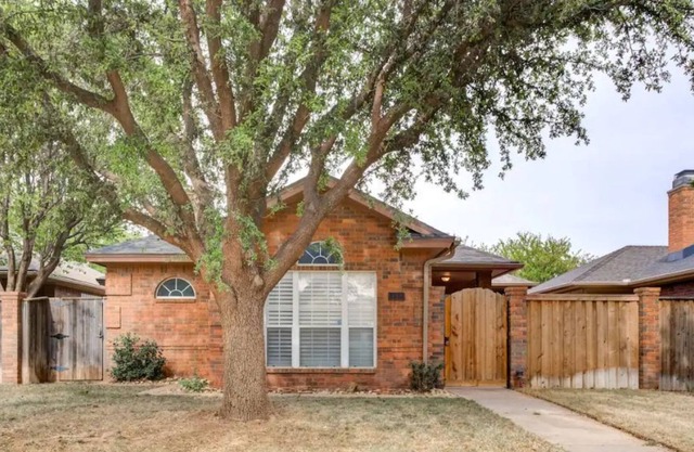 2br/2ba Garden Home :: Straight Shot to TTU & LCU