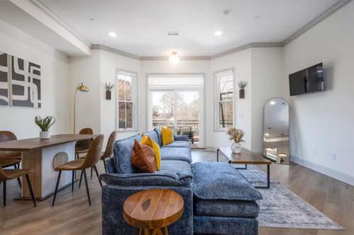 2BR - Across from Fairmount Park -10 mins to DT