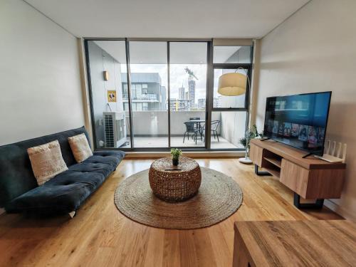 2BR apt close to MQ shopping centre and university