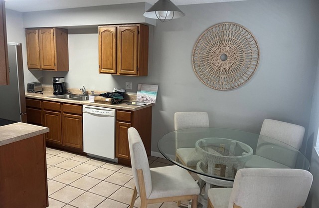 2BR Beach Condo Close to beach with essentials