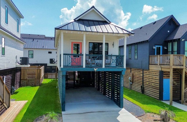 2BR Boutique Stay in Central Galveston