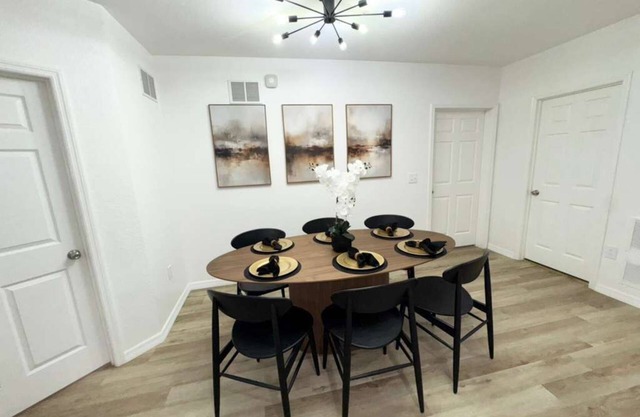 2BR Condo Close to Disney | Gated, Pool & Hot Tub