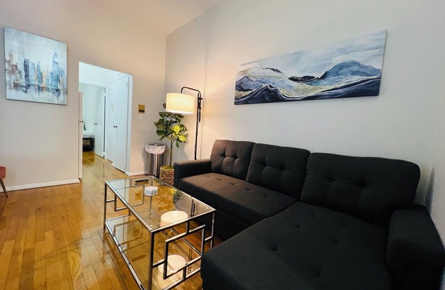 2BR Elevator - Steps from Museum, Central Park