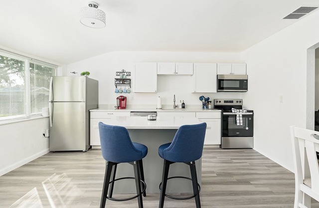 2BR + Guest Room/Office - Pet Friendly