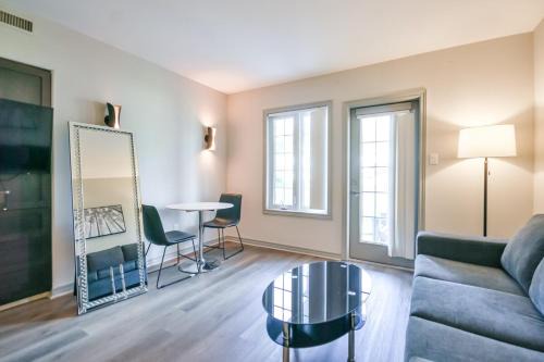 2BR King Suite Pool Sauna Heated Pool