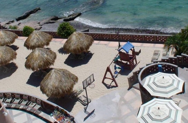 2BR Oceanside Resort w/ WiFi & Pool & 5 Min. to Beach