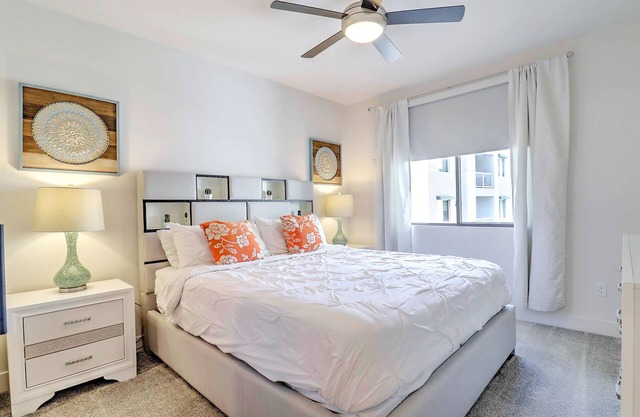 2BR Prime Location | TPC Golf + Shop| Free Parking