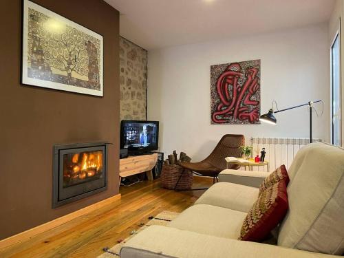 2br River Beach Historic Village