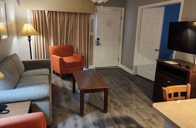 2BR Villa with Private Hot Tub & Resort Perks