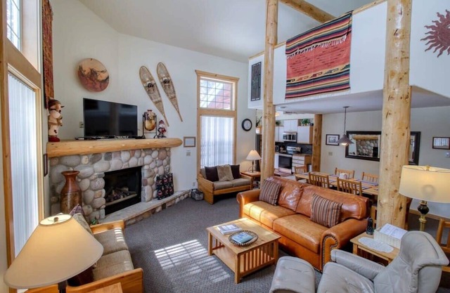 2BR w/Loft - Fireplace, BBQ, Horseshoe Pit, Swing