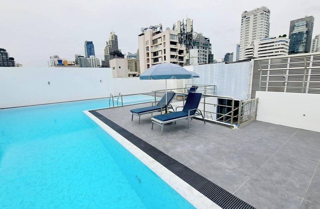 2C - 2 Bedroom Downtown Apartment with shared Pool