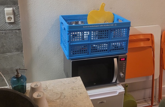 2mx4m studio near metro station van der Madeweg