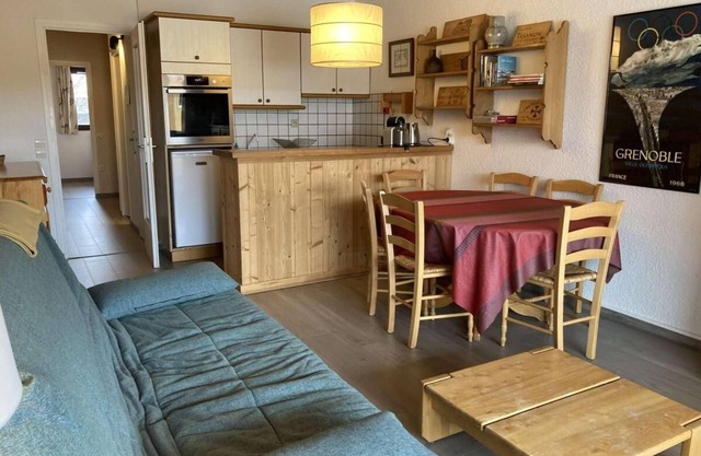 2nd floor, balcony, tv, ski locker, 52m², Alpe d'Huez