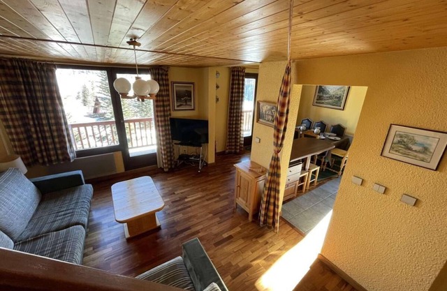 2nd floor, balcony, parking, tv, ski locker, 75m², Montgenèvre