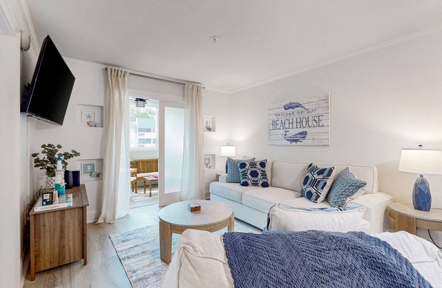 2nd floor Coastal Condo, pool, tennis and close to beach