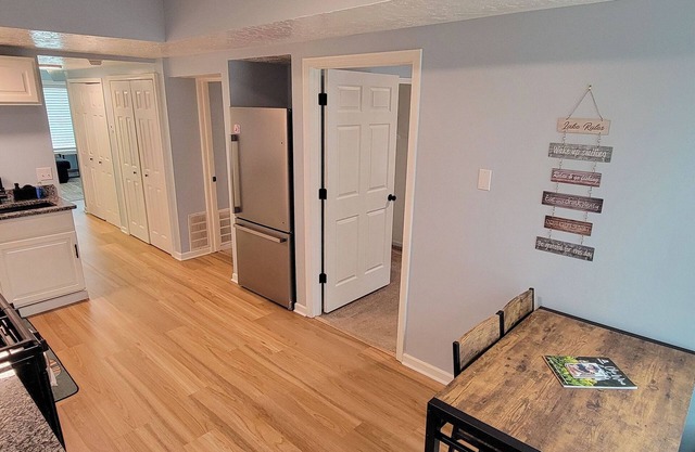 2nd Floor Lakeview 2-Bedroom Condo in Geneva U4