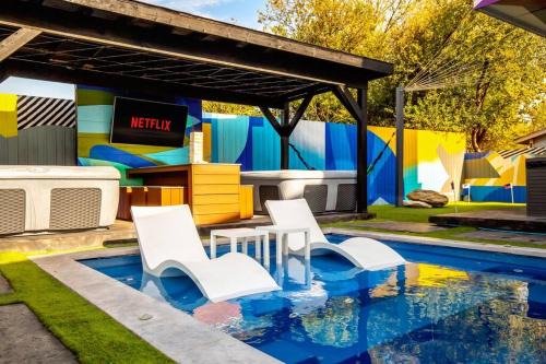 2x Hottub, Pool, Minigolf, Theater,games, 20guests