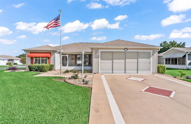 3/2 Corner Lot with Golfcart in the Village of Summerhill