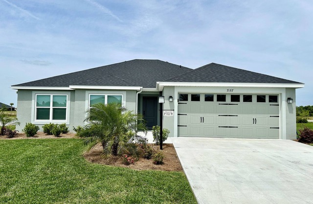 3/2 in The VIllage of Lake Denham - minutes from Sawgrass Market