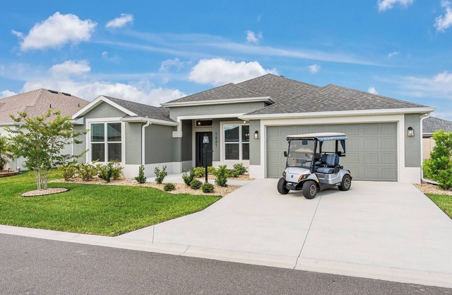 3/2 w/GOLF CART in The Village of Moultrie Creek