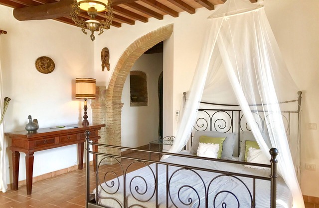 3 APARTMENTS in country house FONTEMIGLIARI Montecatini vd Cecina, TUSCANY
