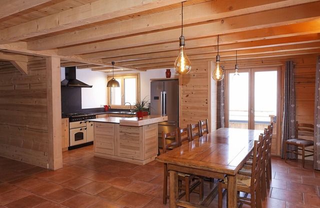 3 * Apartment ' Mont Blanc ', 125m², on the slopes, 8 to 10 pers