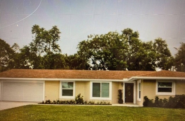 3 Bd/2 Ba house in Serene Naples w/community pool and close to everything