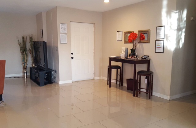 3 bd/2 bath home located 10 mins from Fremont Experience/Downtown Las Vegas