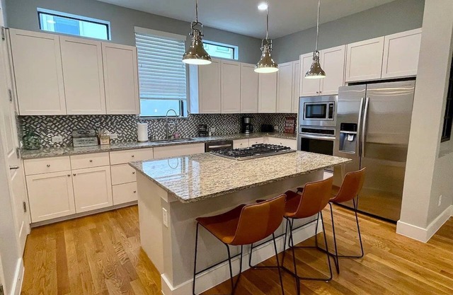 3 Bd w/Rooftop-TCU-Stockyards-Historic FW-Dickies