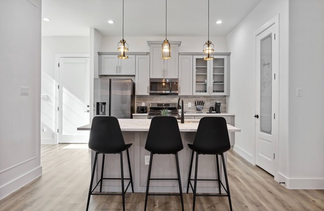 3 BDR Gated Home, 2 King Beds, Near Medical Center, NRG Stadium & Downtown