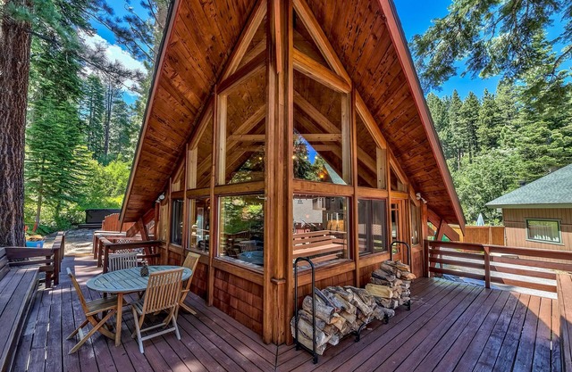 3 Bdrm Quintessential Cabin in the Woods On a Creek Sleeps 5